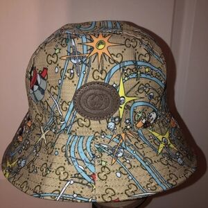 Authentic Gucci Disney Donald Duck Bucket Hat NWOT